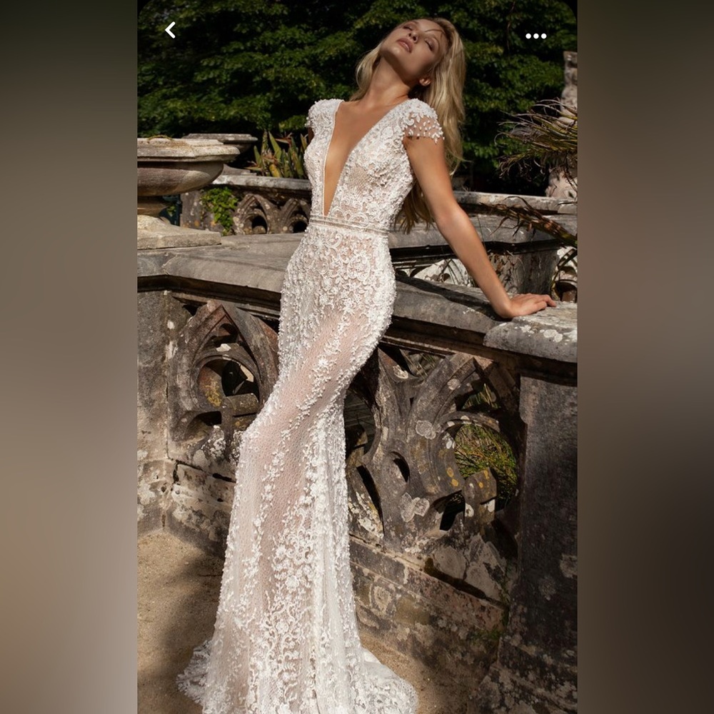 BRAND NEW & UNALTERED - EVA LENDEL Flame in Ivory with Extended Train